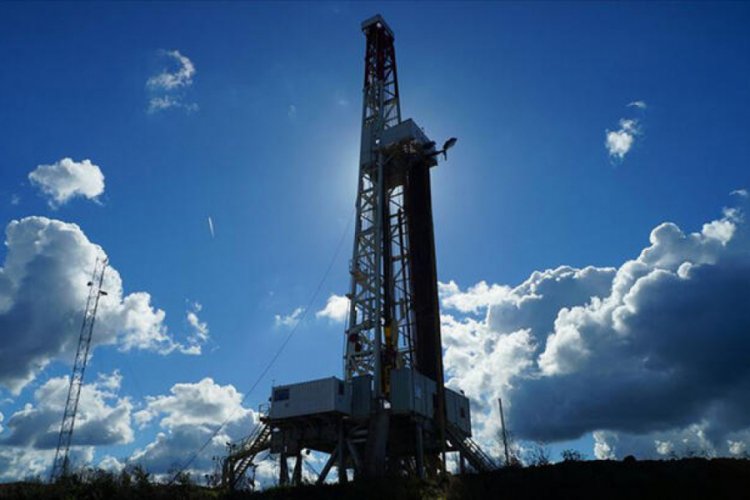 Brent petrol&uuml;n varili 56,38 dolar