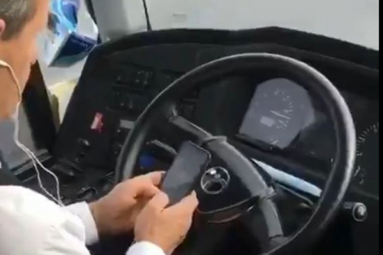 Hem şof&ouml;r hem de muavin telefonu elinden bırakmadı