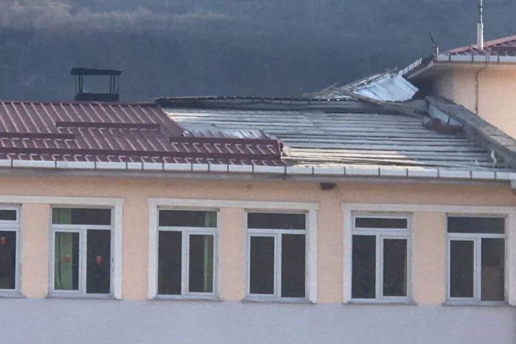Ordu'da fırtına &ccedil;atıları u&ccedil;urdu