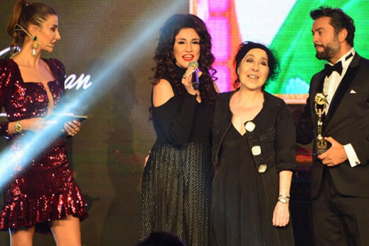 Nur Yerlitaş'ın dişi d&uuml;şt&uuml;