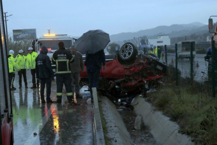 Ref&uuml;je &ccedil;arpan otomobilde 1 &ouml;l&uuml;, 1 yaralı