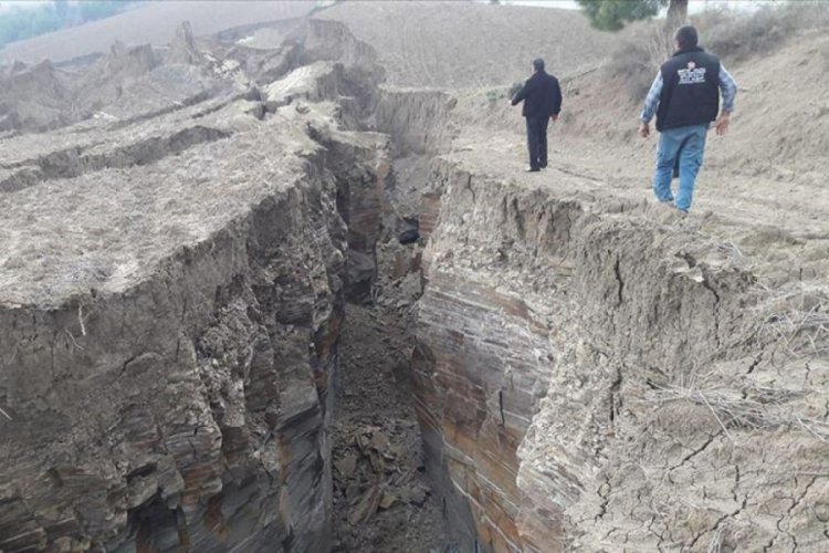 Adana'da iki mahallede heyelan oldu