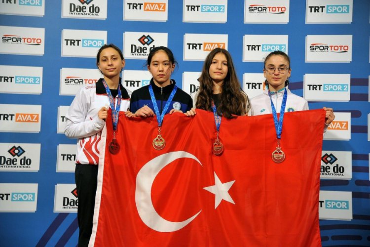 Bursa B&uuml;y&uuml;kşehirli gen&ccedil;lerden iki madalya