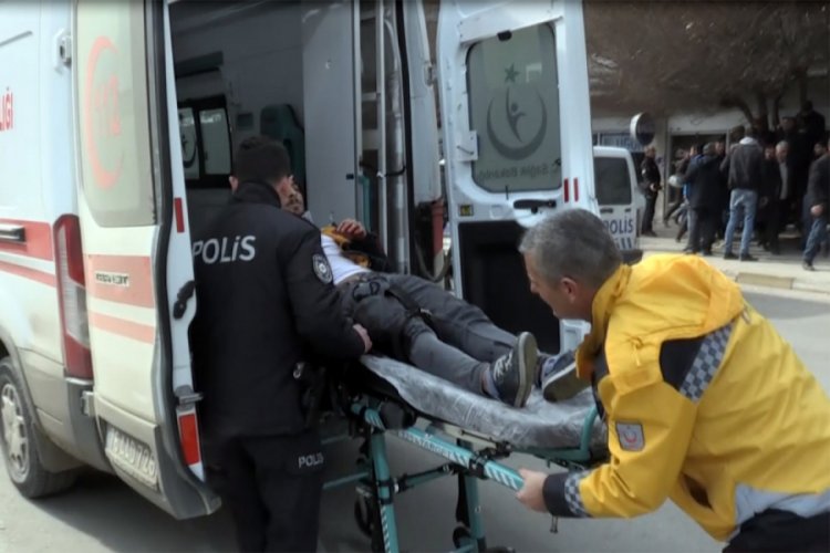 Iğdır'da gen&ccedil;lerin bı&ccedil;aklı kavgası: 4 yaralı