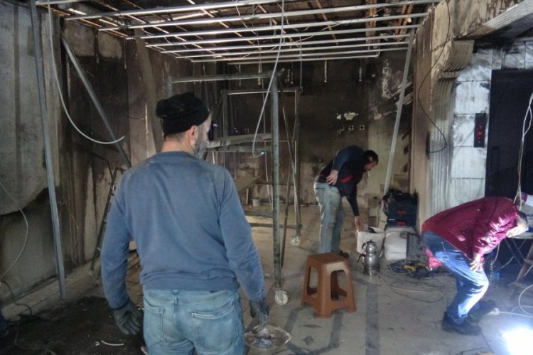 İş yeri yanınca yardımına komşuları koştu