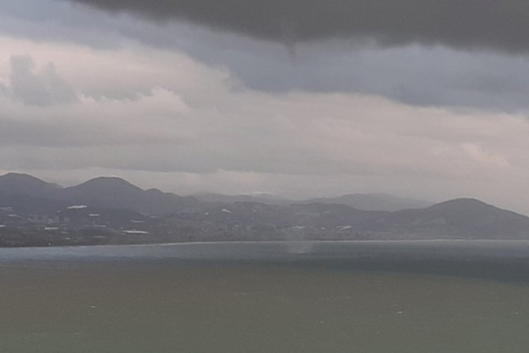 Antalya'da hortum panik yarattı