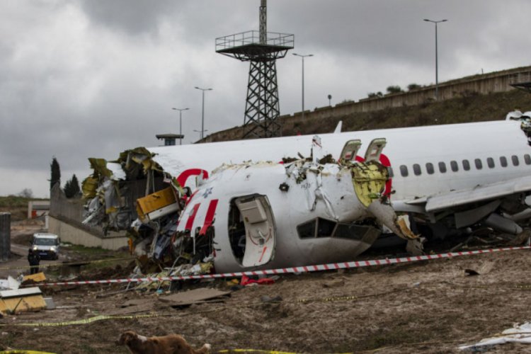 Vali Yerlikaya'dan u&ccedil;ak kazasında yaralananlarla ilgili a&ccedil;ıklama