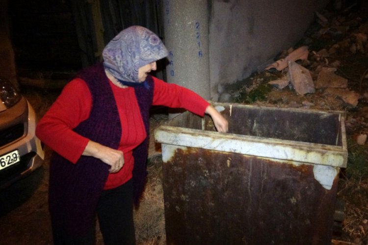 14 yaşındaki anne, bebeğini &ccedil;&ouml;p konteynerine attı