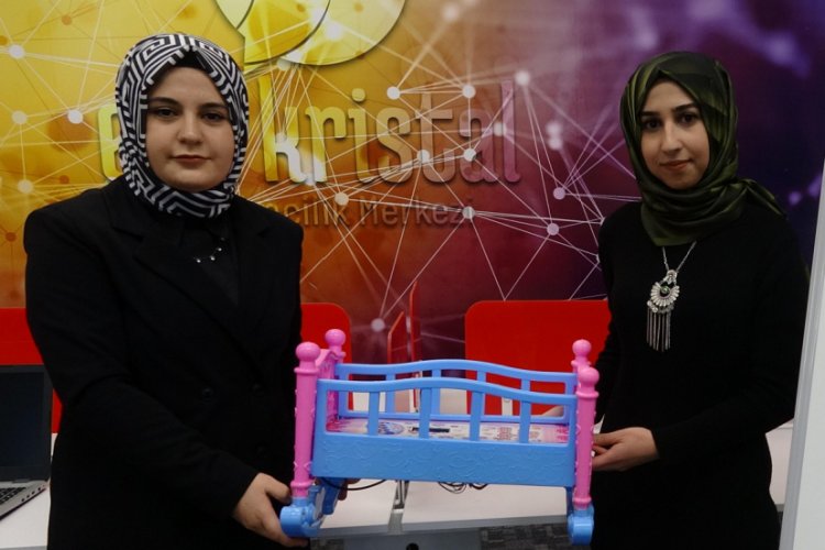 Bebekler i&ccedil;in akıllı beşik &uuml;rettiler