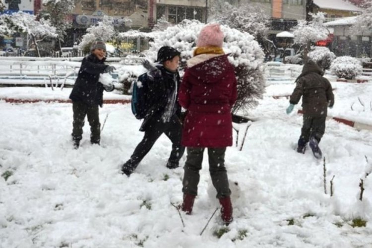 Refahiye'de taşımalı sistemle eğitime kar tatili