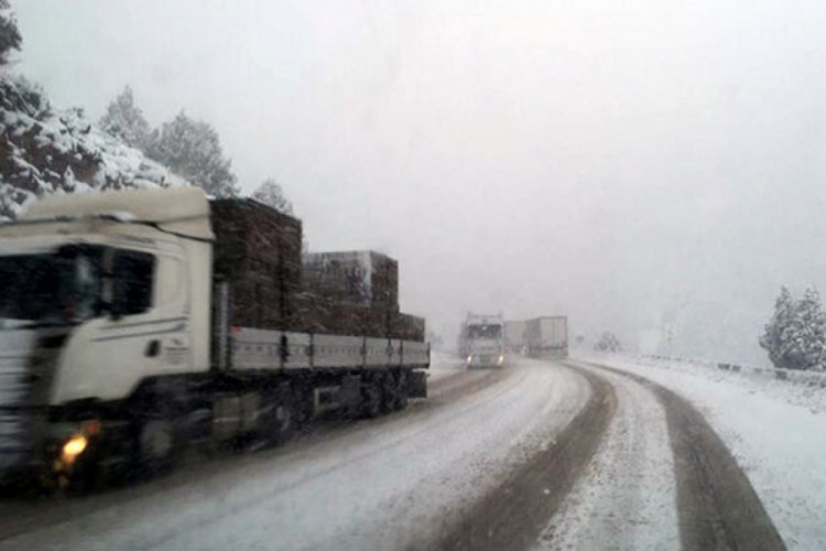 Antalya-Konya yolunda kar yağışı