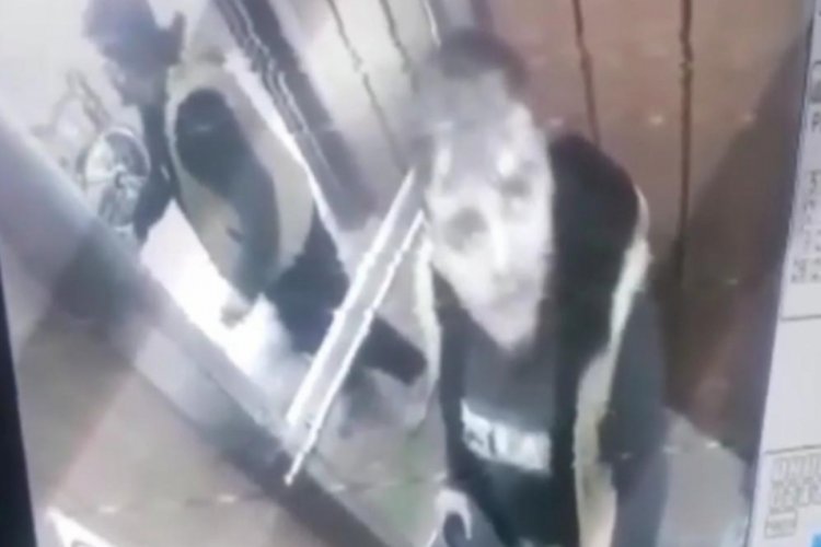 Asans&ouml;rde boş damacanaya idrarını yaptı