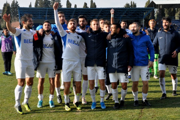 Karacabey Belediyespor, şampiyonluğa koşuyor