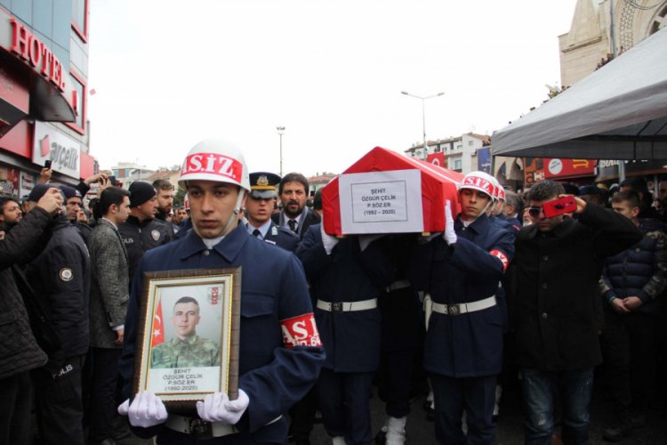Şehit Er &Ouml;zg&uuml;r &Ccedil;elik son yolculuğuna uğurlandı