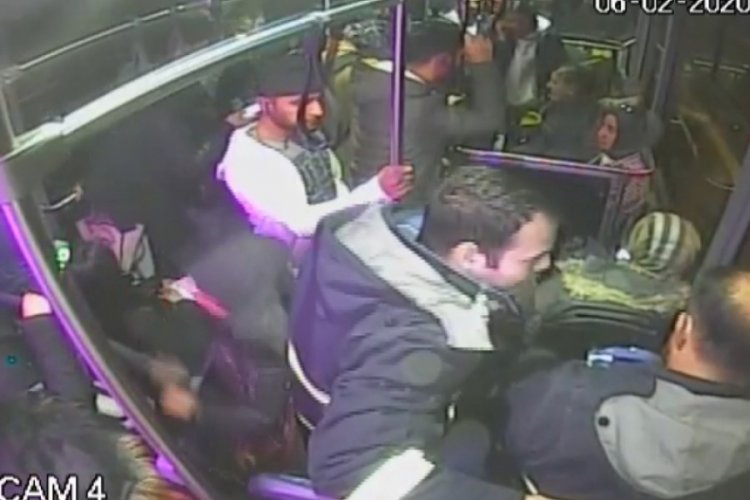 Otob&uuml;ste bayılan yolcusunu hastaneye ulaştırdı