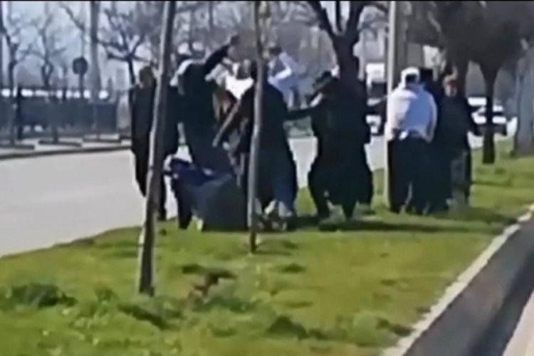 Şanlıurfa'da yol ortasında tekme tokat kavga