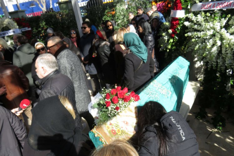 &Ouml;nce u&ccedil;ak saatini sonra koltuğunu değiştirdi