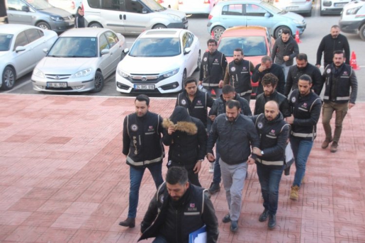 6 g&ouml;&ccedil;men ka&ccedil;ak&ccedil;ılığı ş&uuml;phelisi adliyeye sevk edildi