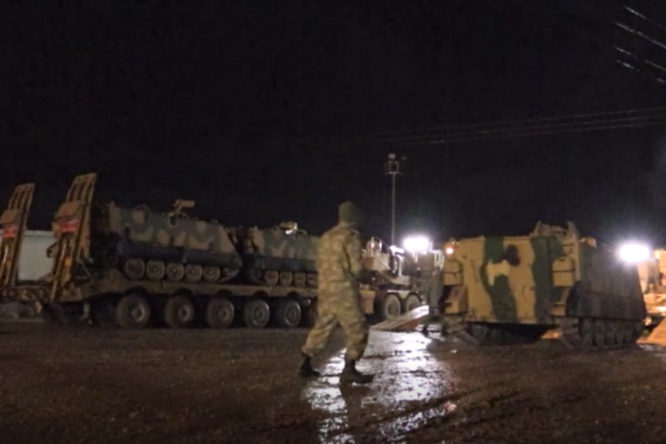 Sınırda askeri hareketlilik s&uuml;r&uuml;yor