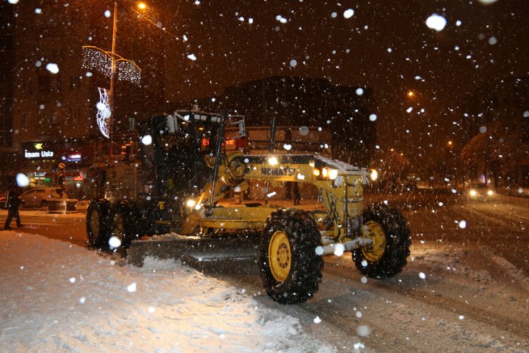 &Ccedil;ığ tehlikesi nedeniyle bir&ccedil;ok yol ulaşıma kapatıldı