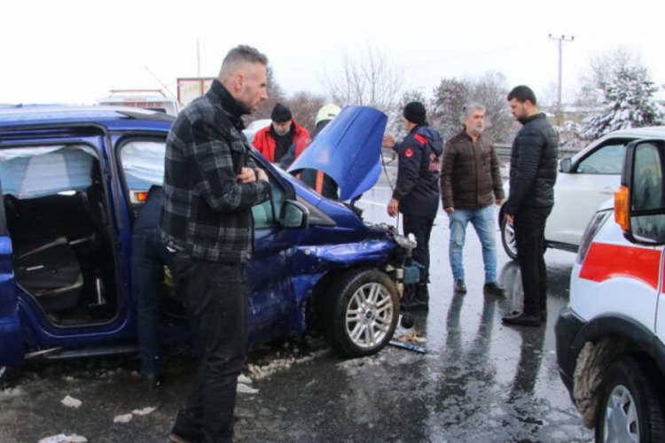 D&uuml;zce'de zincirleme kaza