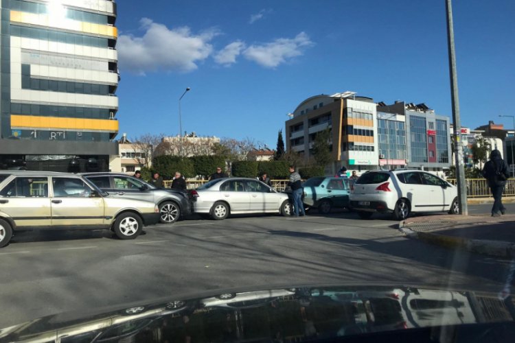 4 aracın karıştığı zincirleme kaza
