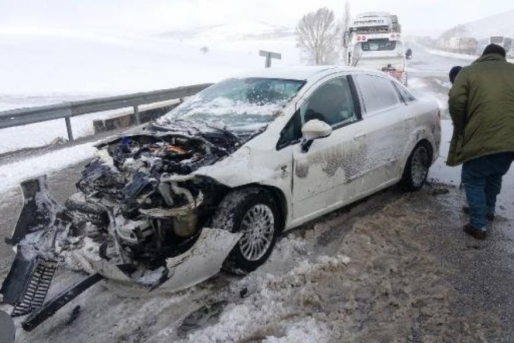 17 ara&ccedil;lı zincirleme kaza: 15 yaralı