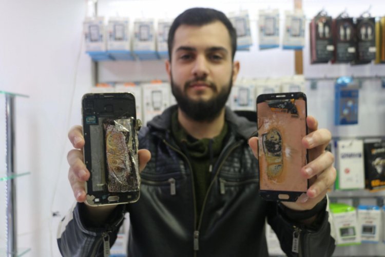 Tamir etmek istediği telefon elinde patladı
