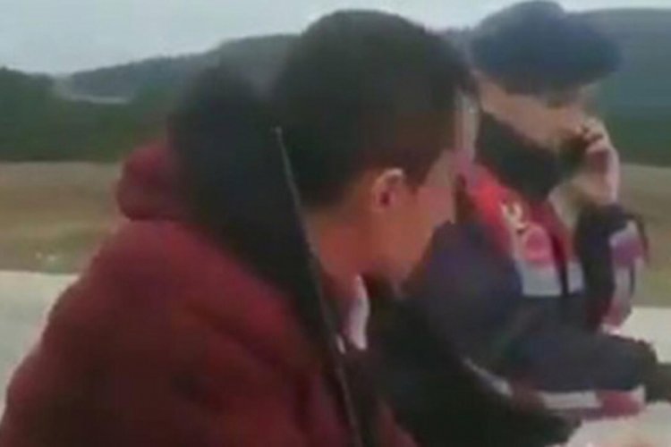 Alkoll&uuml; s&uuml;r&uuml;c&uuml; jandarmayı tehdit etti