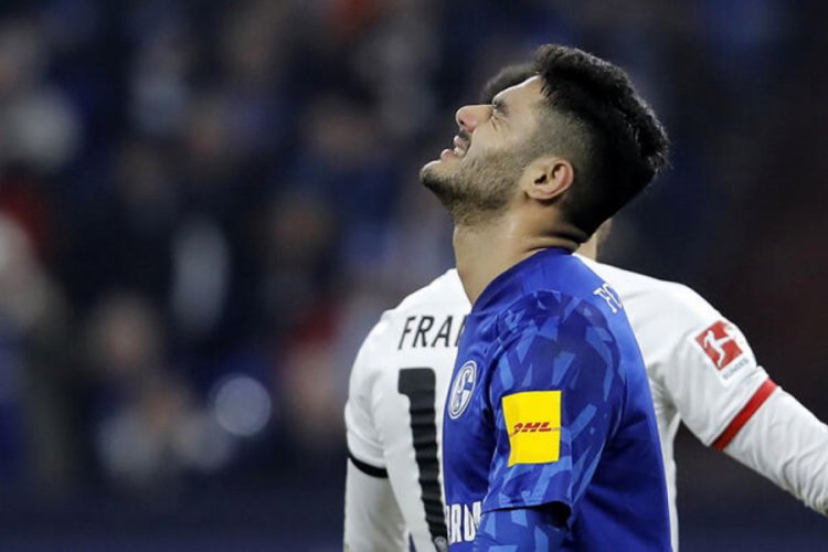 Schalke'de Ozan Kabak sakatlandı