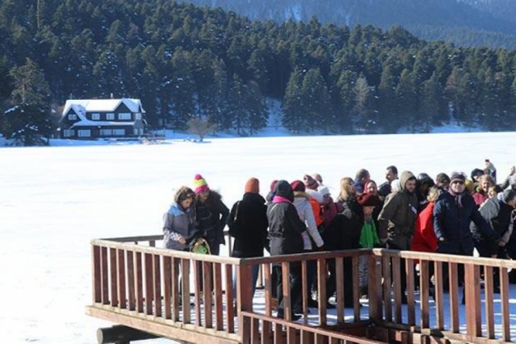 En pop&uuml;ler tatil b&ouml;lgeleri kar yağışı nedeniyle kapatıldı