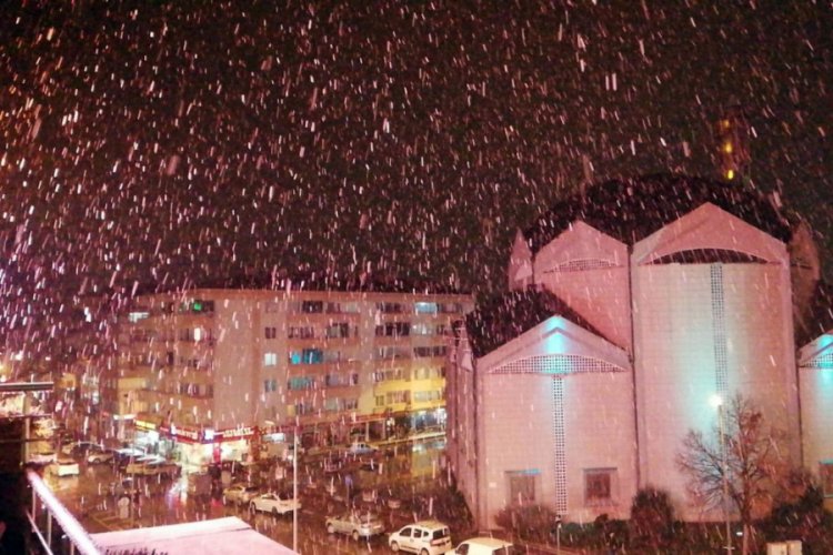 Bursa İneg&ouml;l'de vatandaşlar karın keyfini &ccedil;ıkardı