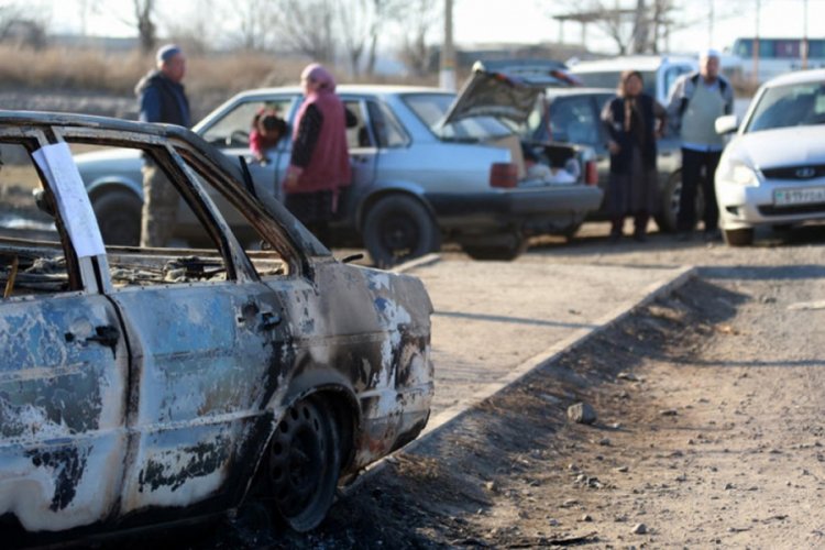 Kazakistan'da &ccedil;atışma: 10 &ouml;l&uuml;