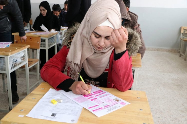 Resualayn ve Tel Abyad'ta &ouml;ğrenciler &uuml;niversite sınavına girdi