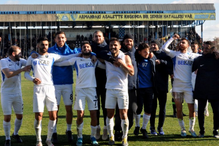 Karacabey Belediyespor liderliği devam ettirdi