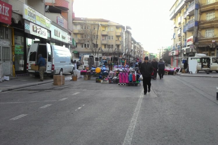 Soğuktan pazarcılar tezgah a&ccedil;madı