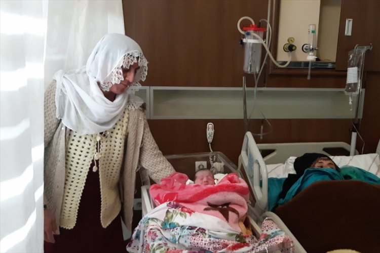 Hamile kadın 9 saatlik &ccedil;alışmayla hastaneye ulaştırıldı