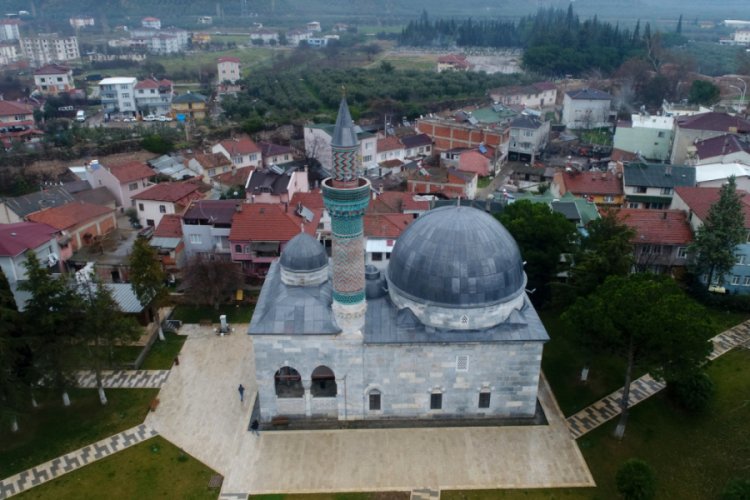 Bursa'daki bu caminin minaresinde 12 bin par&ccedil;a &ccedil;ini var