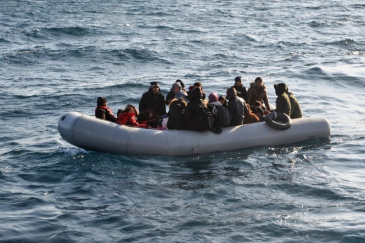 42 d&uuml;zensiz g&ouml;&ccedil;men yakalandı