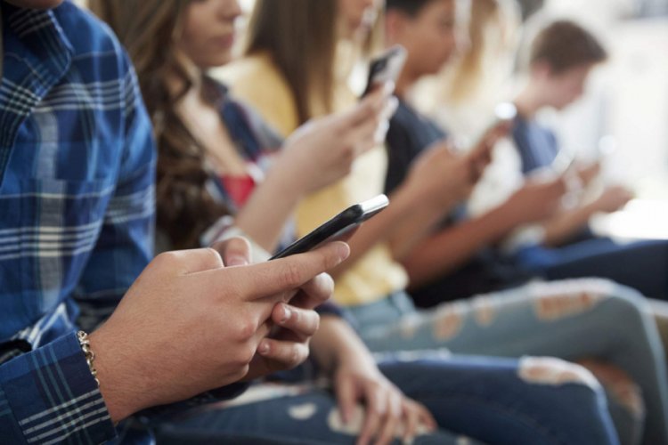 T&uuml;rkiye'nin y&uuml;zde 92,7'si cep telefonu kullanıyor
