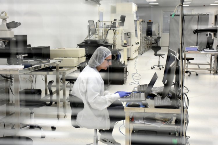 Bursa'da sa&ccedil; teli kalınlığında yerli sens&ouml;r &uuml;retiyorlar