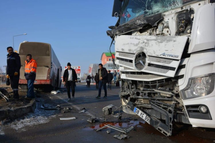 Bursa'da 2 kişi &ouml;ld&uuml;, 612 kişi yaralandı