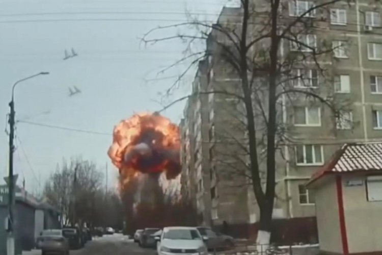 Rusya'da trafoda b&uuml;y&uuml;k patlama: 24 bin ev etkilendi