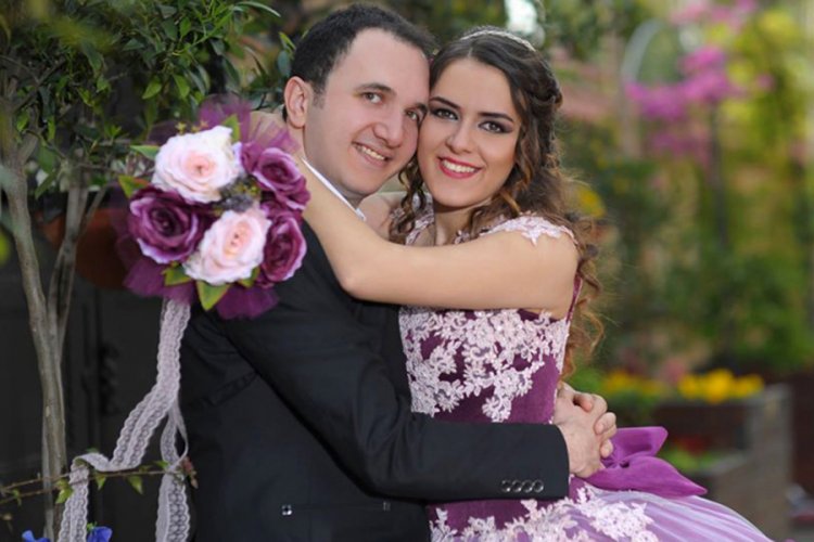 8 aylık eşinin &ouml;ld&uuml;ğ&uuml; kazada yaralanan Gizem de kurtarılamadı