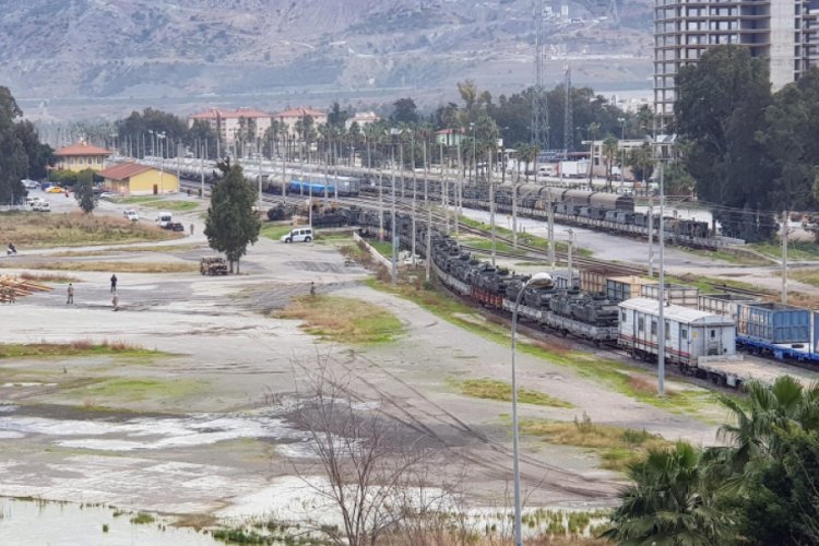 İskenderun'a trenle gelen askeri ara&ccedil;lar, sınıra g&ouml;nderildi