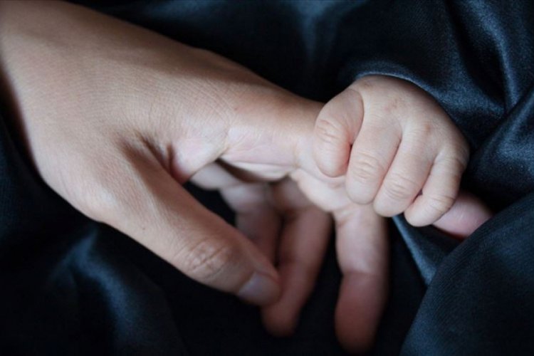 &Ccedil;in'de yeni tip koronavir&uuml;s taşıyan kadın sağlıklı bir bebek d&uuml;nyaya getirdi