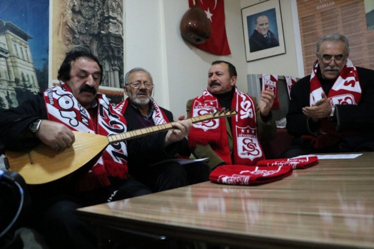 Sivaslılar TFF ve MHK'ye tepkisini t&uuml;rk&uuml;lerle dile getirdi