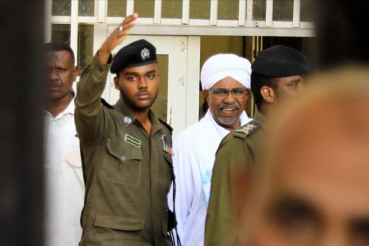 Sudan, &Ouml;mer el-Beşir'i Uluslararası Ceza Mahkemesine teslim edecek