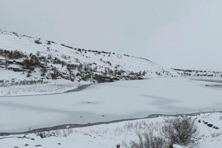 Aksaray'da g&ouml;letler buz tuttu