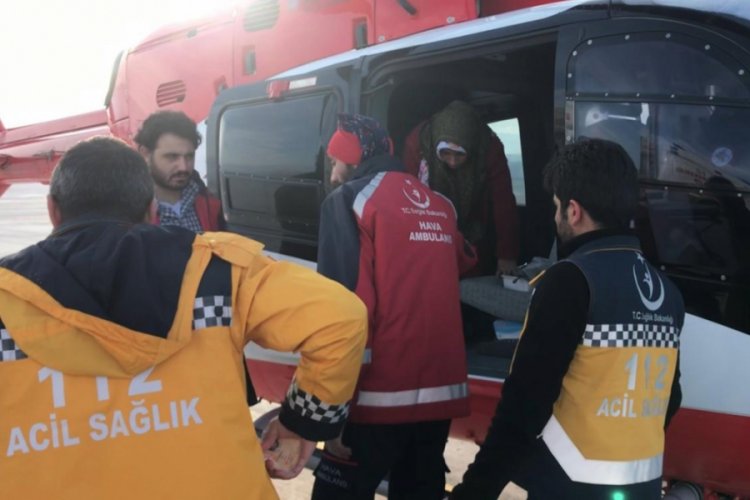 Hamile kadın helikopter ambulansla hastaneye g&ouml;t&uuml;r&uuml;ld&uuml;